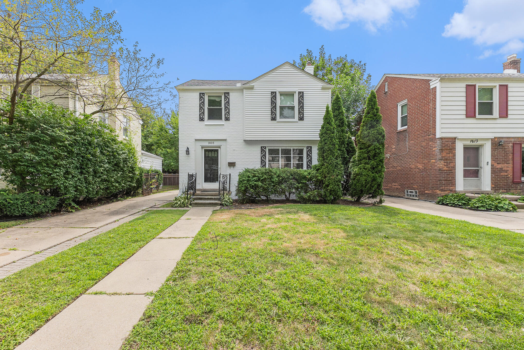 1605 Bournemouth Road Grosse Pointe Woods, MI 48236 - Photo 1 of 32 001_gf_9890