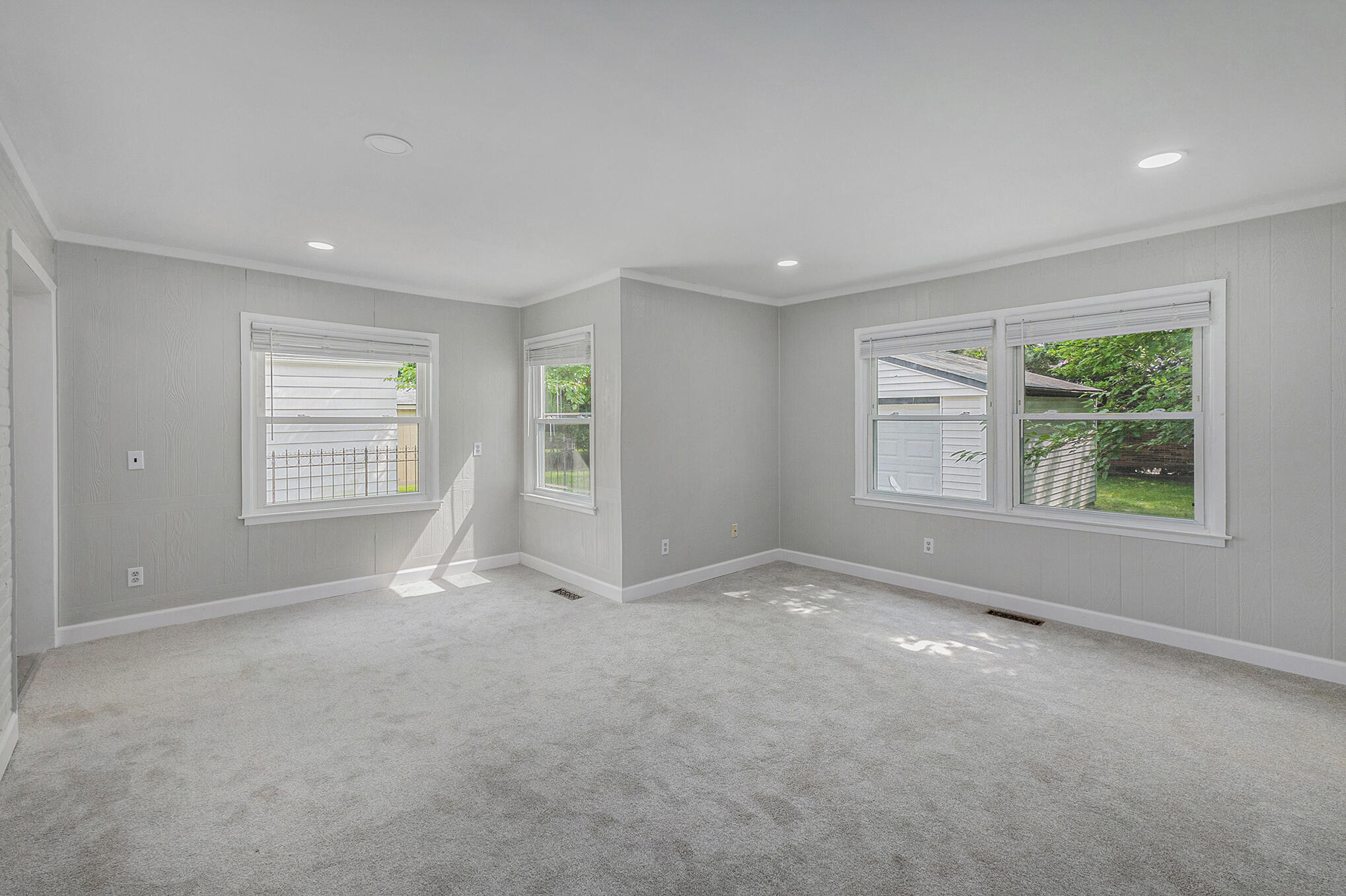 1605 Bournemouth Road Grosse Pointe Woods, MI 48236 - Photo 11 of 32 014_gf_9912
