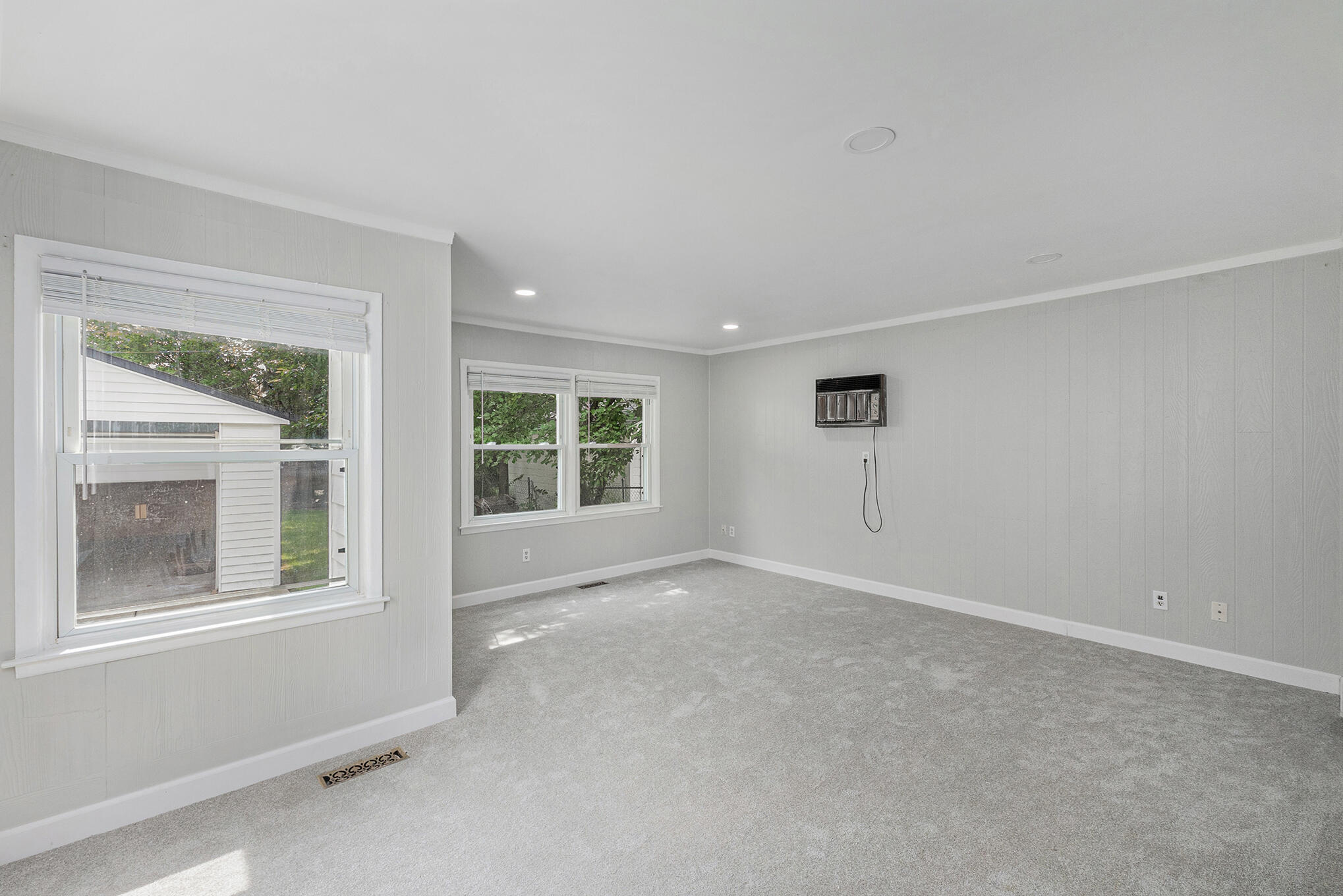 1605 Bournemouth Road Grosse Pointe Woods, MI 48236 - Photo 12 of 32 023_gf_9860