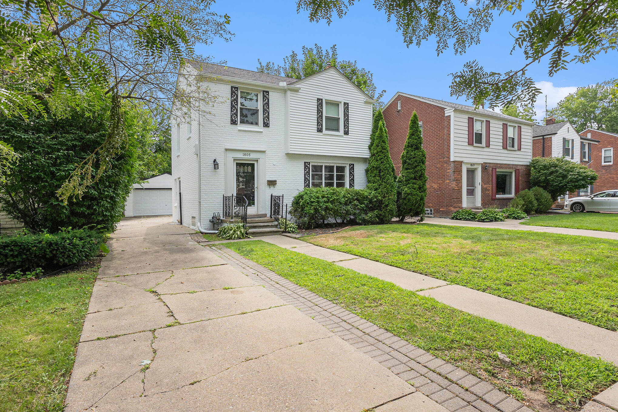 1605 Bournemouth Road Grosse Pointe Woods, MI 48236 - Photo 2 of 32 002_gf_9889