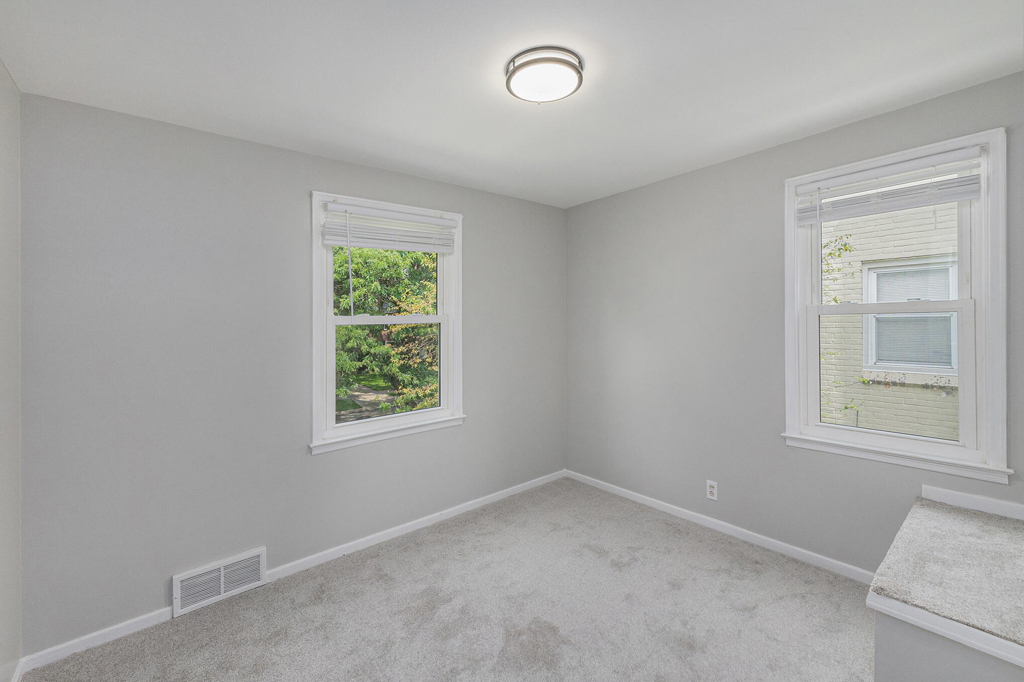 1605 Bournemouth Road Grosse Pointe Woods, MI 48236 - Photo 21 of 32 016_gf_9837