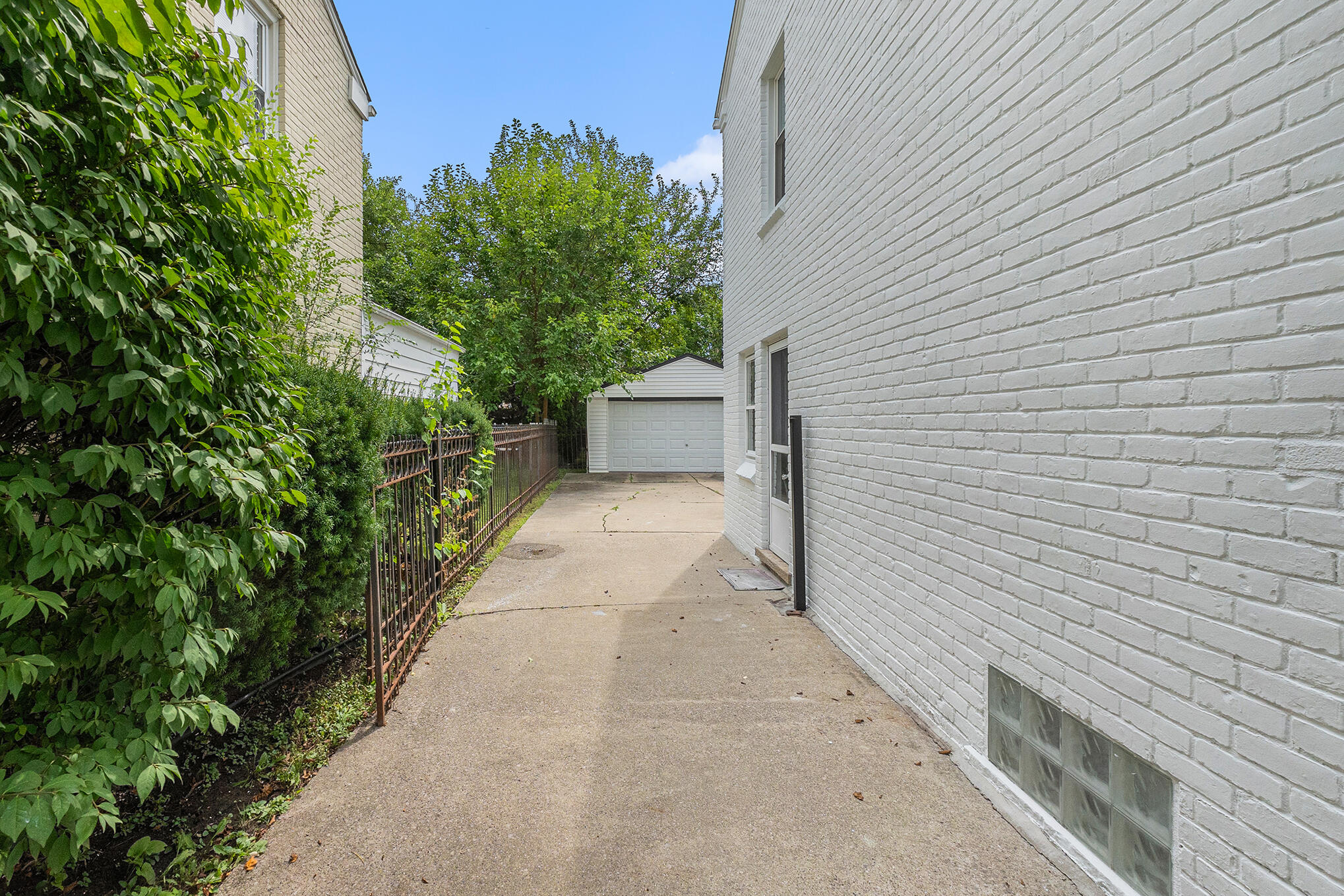 1605 Bournemouth Road Grosse Pointe Woods, MI 48236 - Photo 27 of 32 031_gf_9887