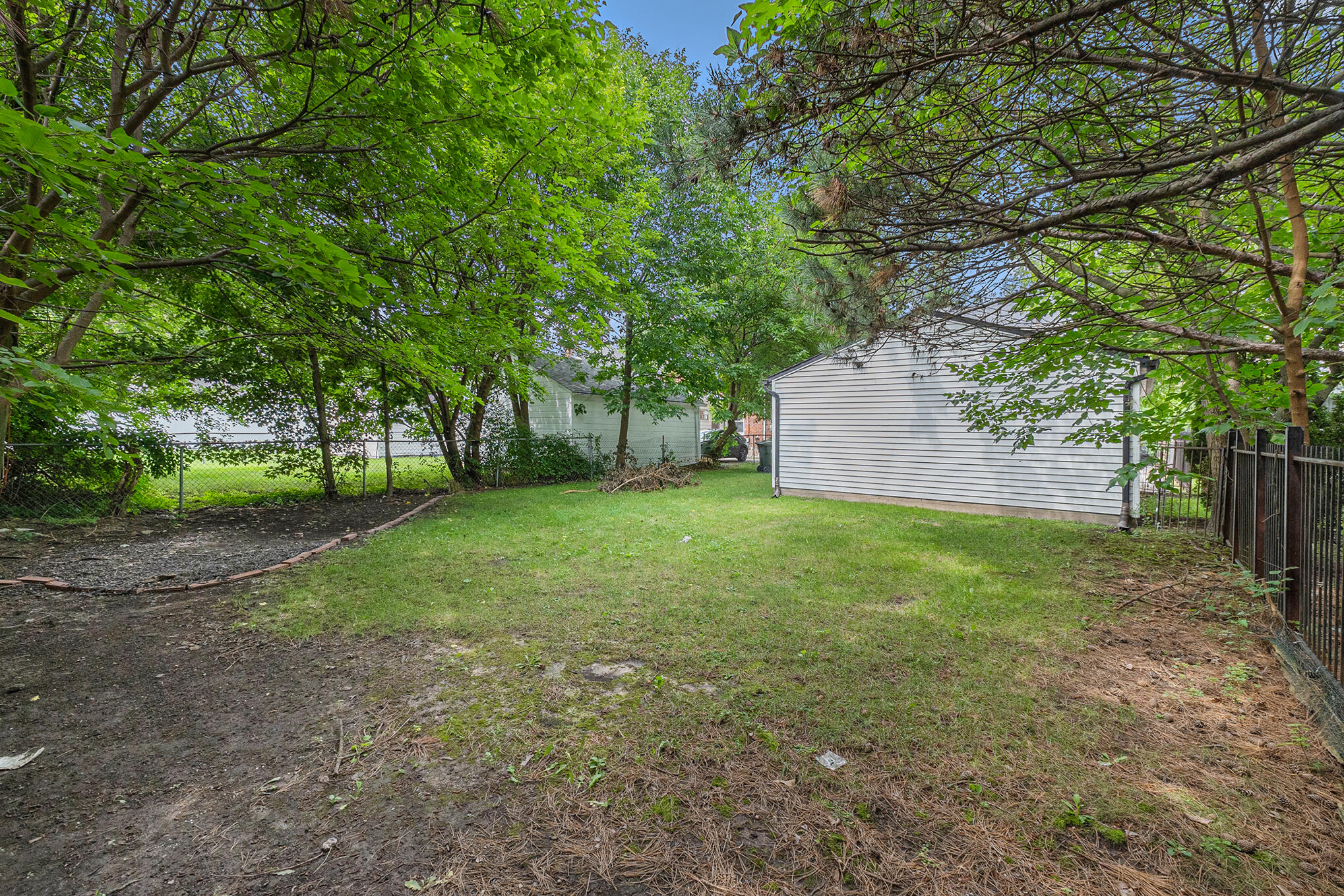 1605 Bournemouth Road Grosse Pointe Woods, MI 48236 - Photo 31 of 32 033_gf_9879