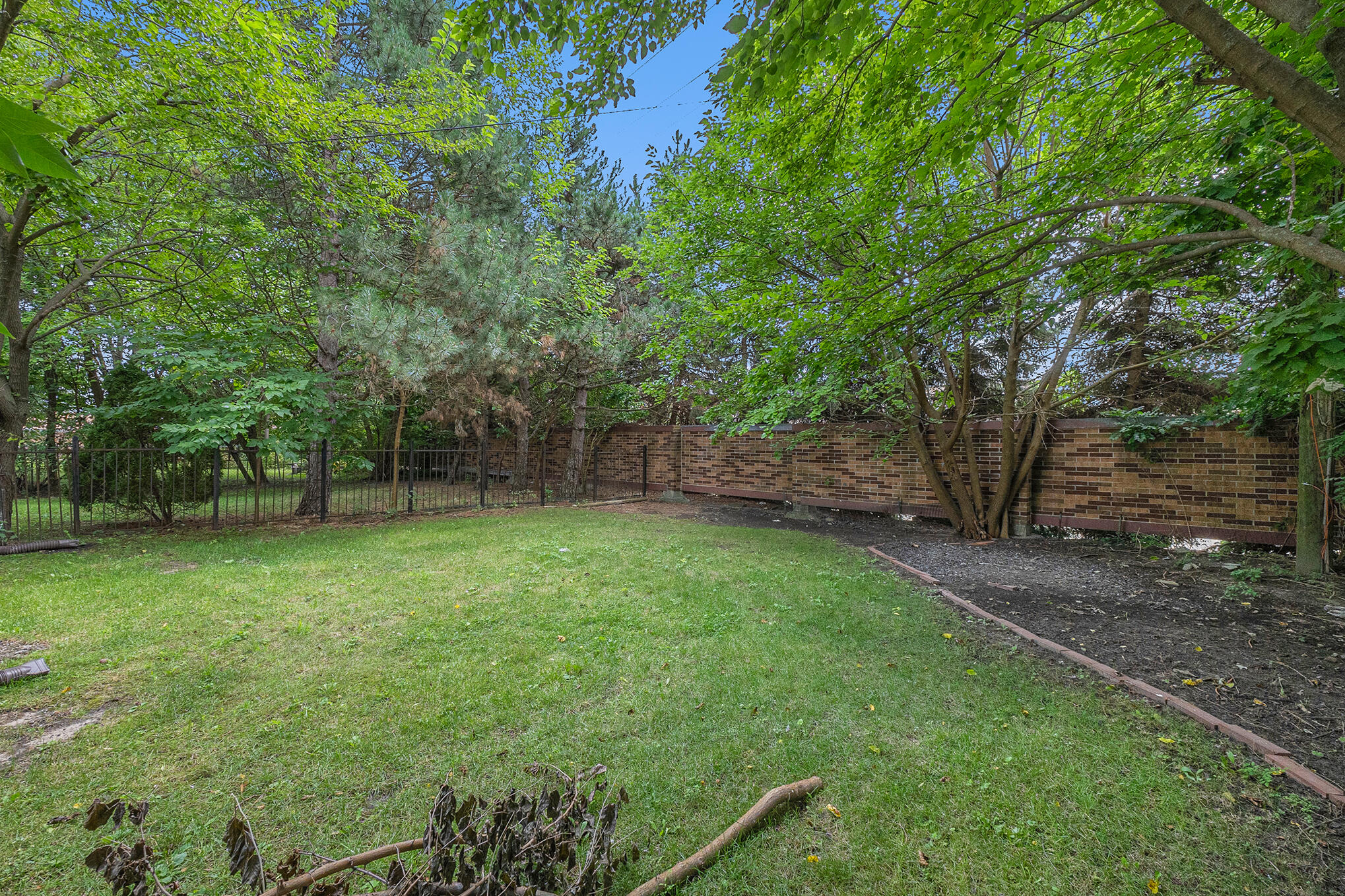 1605 Bournemouth Road Grosse Pointe Woods, MI 48236 - Photo 32 of 32 032_gf_9876