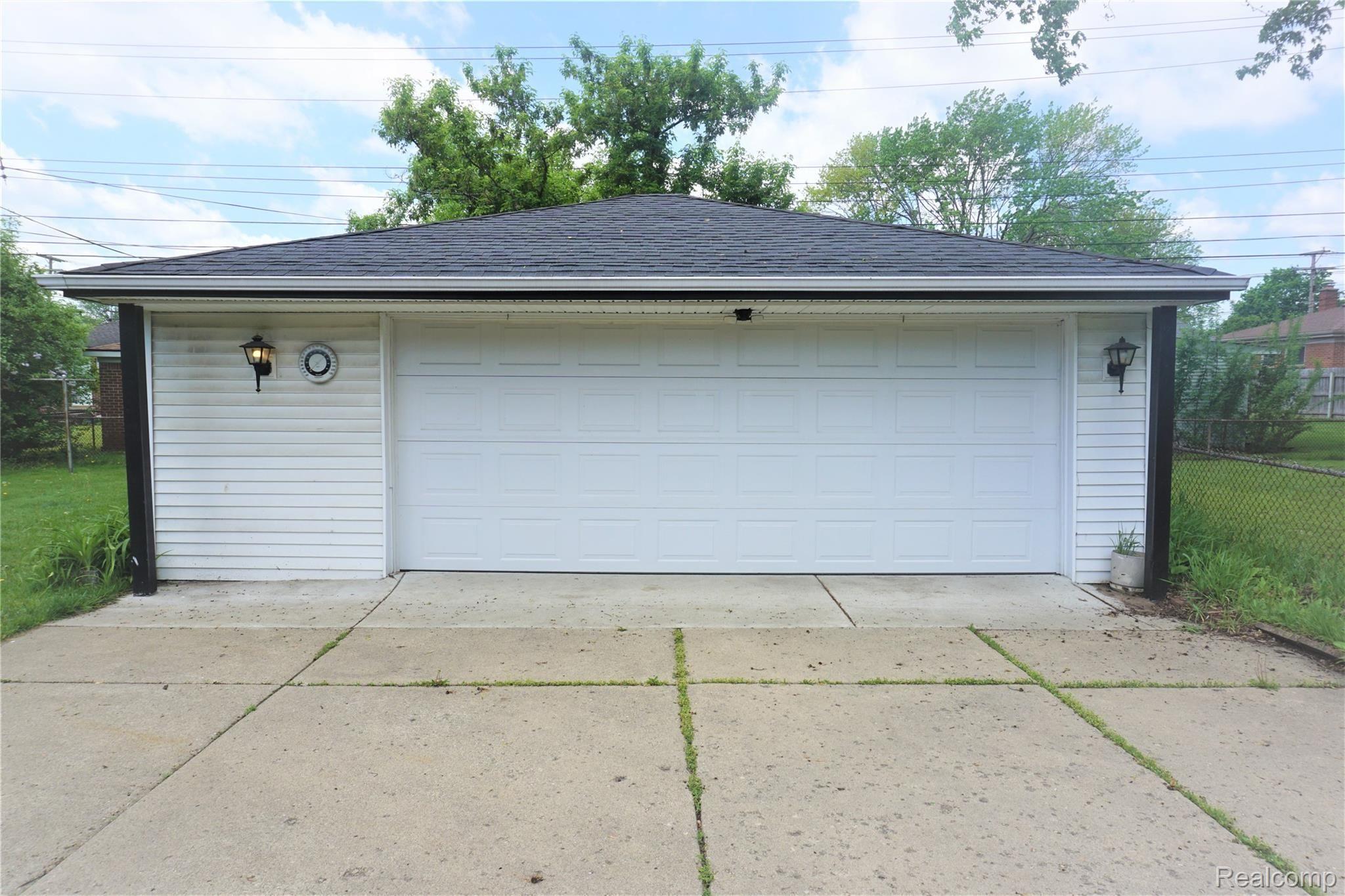 14269 Inkster Road Livonia, MI 48154 - Photo 26 of 28 26. garage