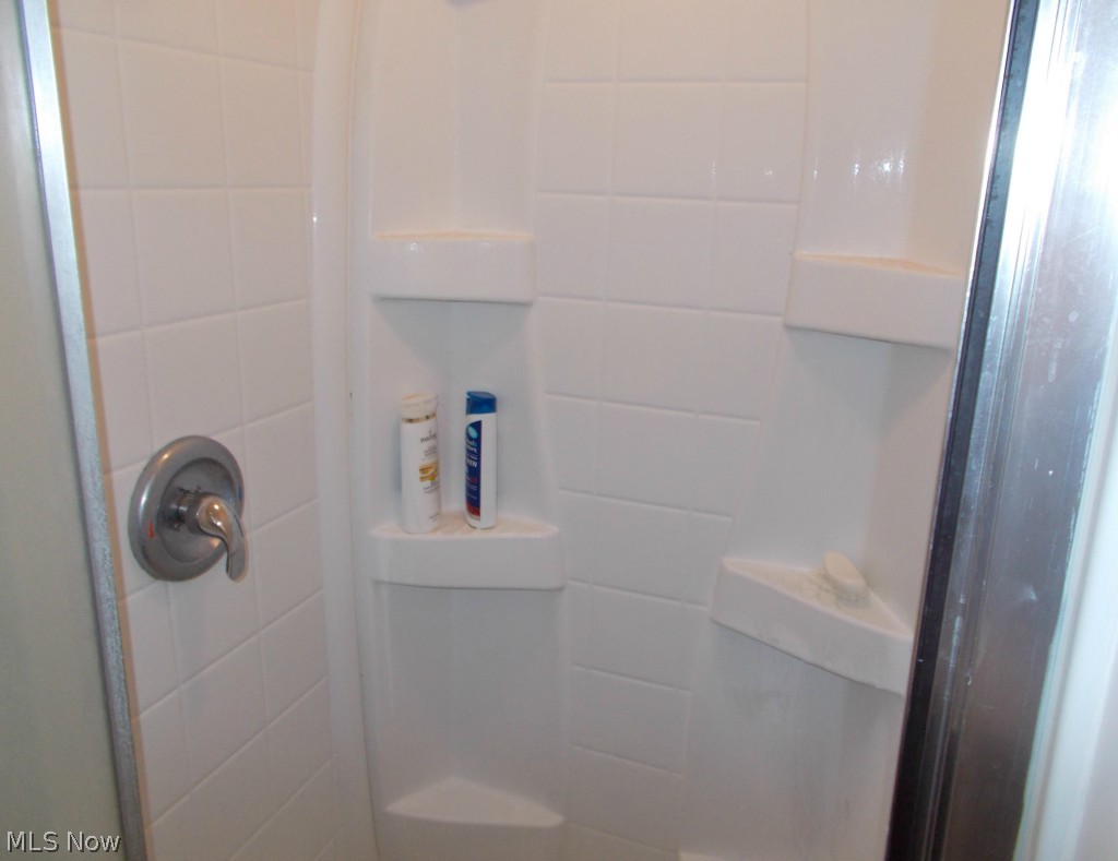 4752 Dorshwood Road Cleveland, OH 44121 - Photo 11 of 15