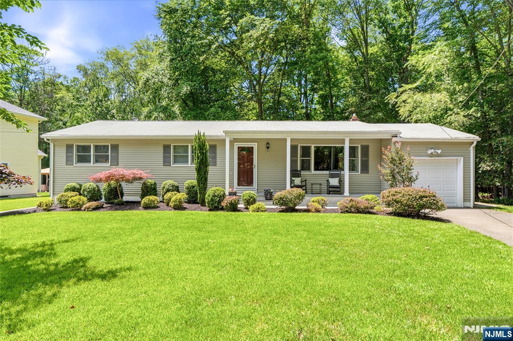 28 Delbrook Road Morris Plains, NJ 07950 - Photo 2 of 41