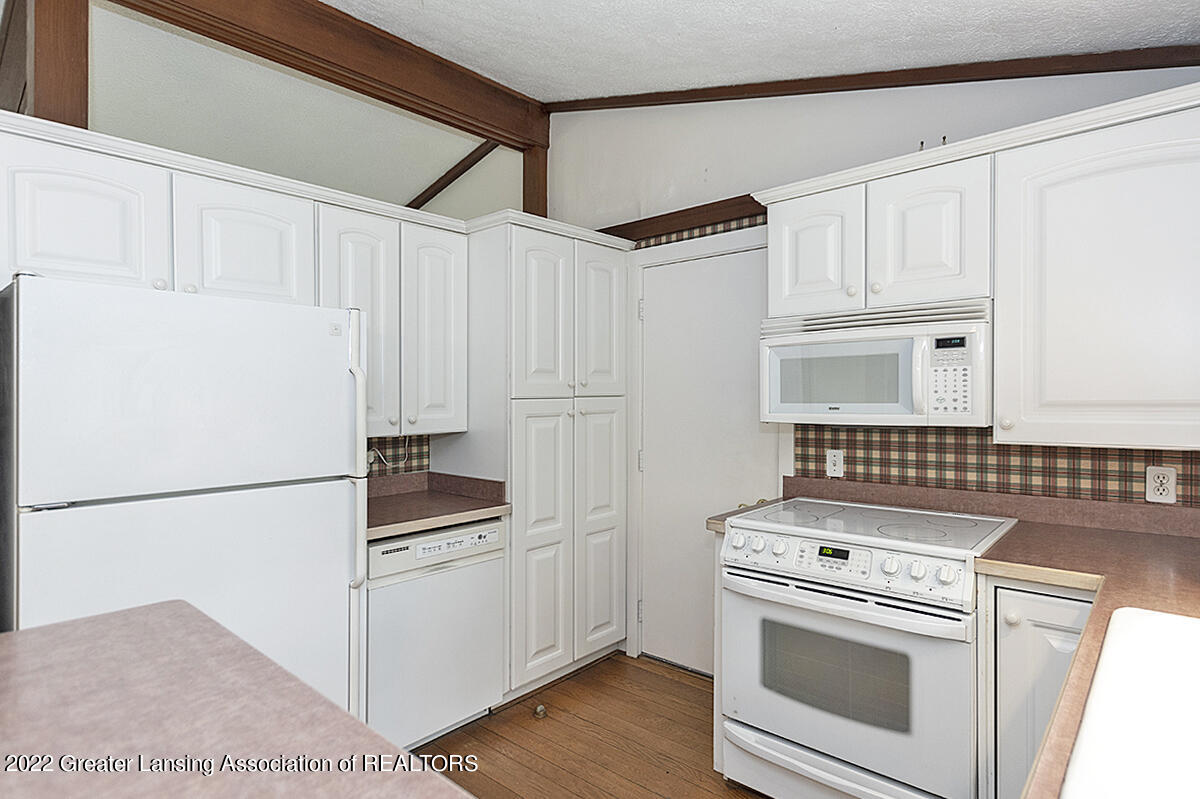 4558 Meridian Road Williamston, MI 48895 - Photo 10 of 29 07