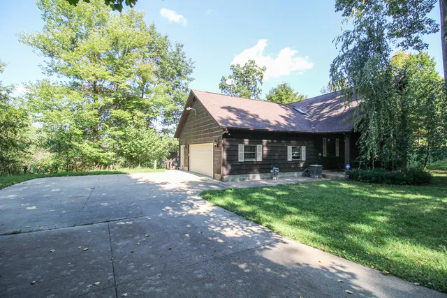 $375,000 | 29050 Wilderness Trail, Sturgis, MI 49091