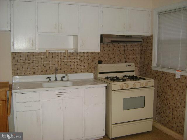 8342 Hillendale Road Parkville, MD 21234 - Photo 9 of 11 Kitchen