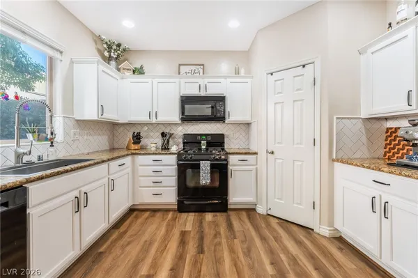 $2,300 | 6837 Homing Dove Street, North Las Vegas, NV 89084