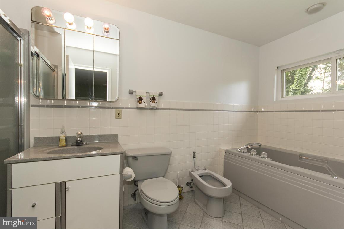 507 Cockeys Mill Road Reisterstown, MD 21136 - Photo 13 of 30 Bath (Master)
