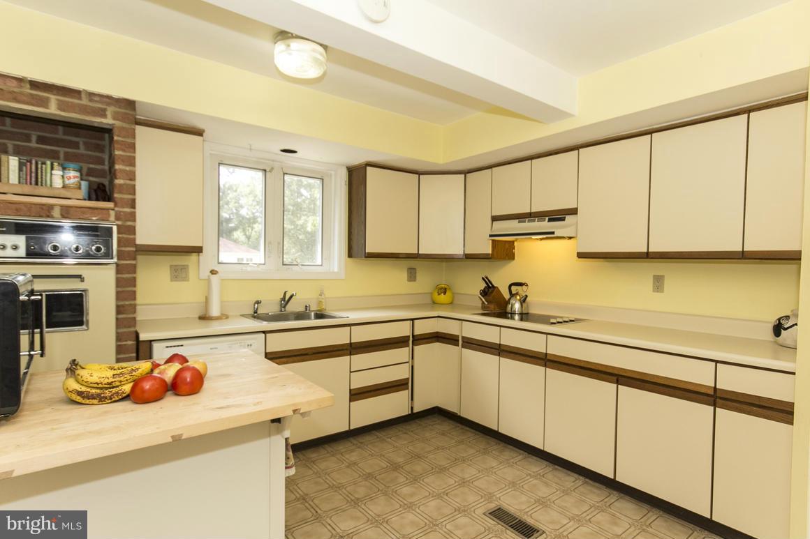 507 Cockeys Mill Road Reisterstown, MD 21136 - Photo 9 of 30 Kitchen