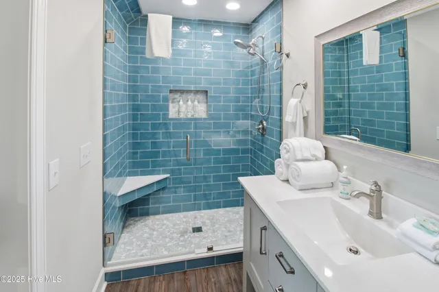 $949,900 | 160 Sailfish Street, Holden Beach, NC 28462