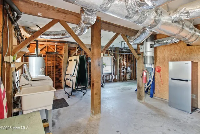 $949,900 | 160 Sailfish Street, Holden Beach, NC 28462