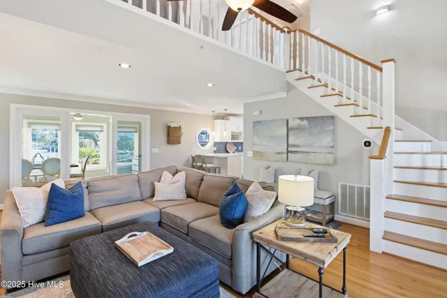 $949,900 | 160 Sailfish Street, Holden Beach, NC 28462