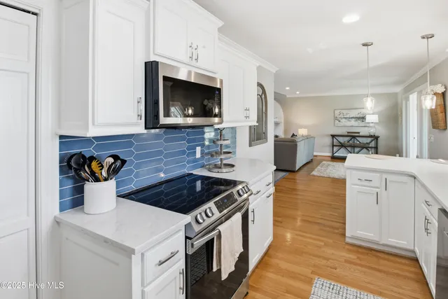 $949,900 | 160 Sailfish Street, Holden Beach, NC 28462