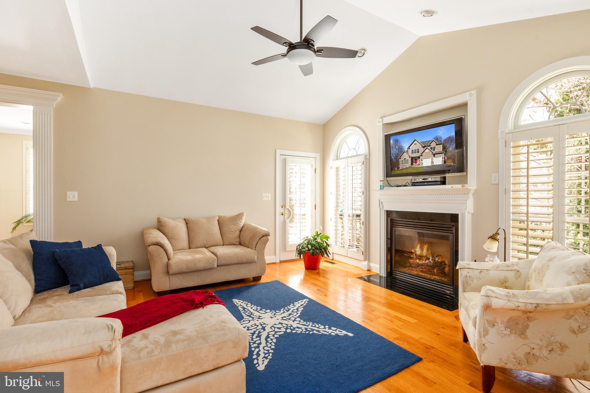 807 Ridge Place Falls Church, VA 22046 - Photo 14 of 44 Vaulted ceiling in family room