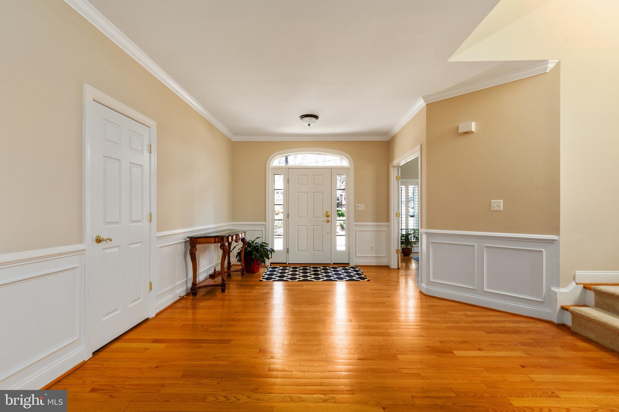 807 Ridge Place Falls Church, VA 22046 - Photo 3 of 44 Huge foyer