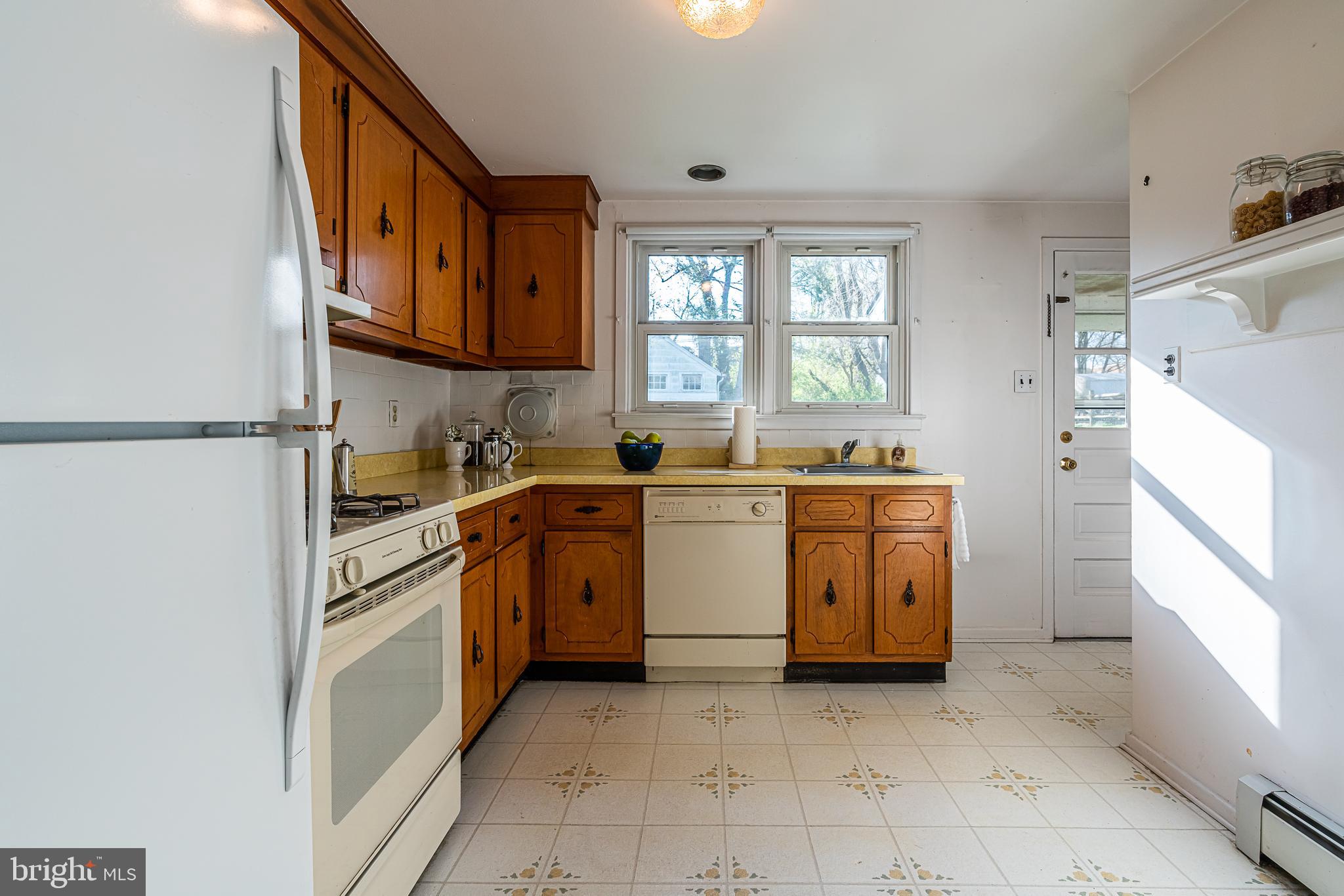 412 Suffolk Road Flourtown, PA 19031 - Photo 7 of 32
