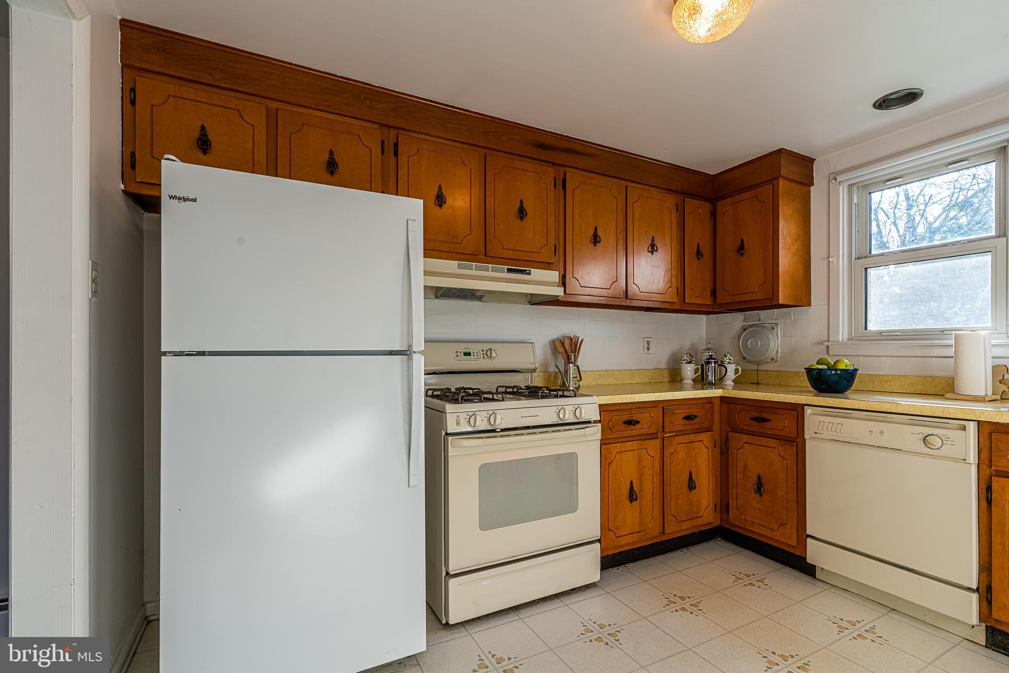 412 Suffolk Road Flourtown, PA 19031 - Photo 8 of 32