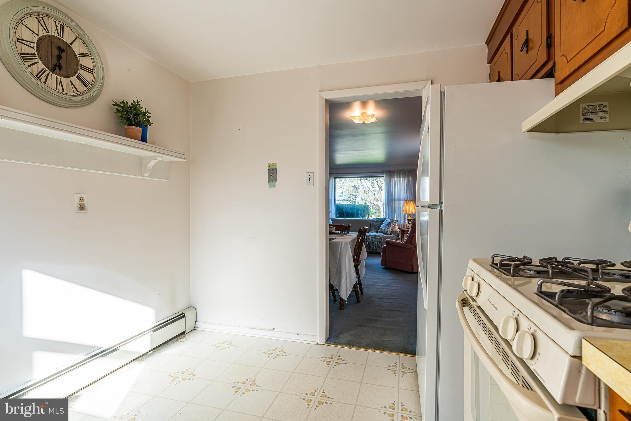 412 Suffolk Road Flourtown, PA 19031 - Photo 10 of 32 Nook for small table for Eat in kitchen