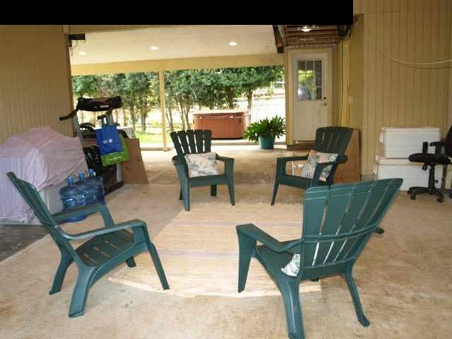 299 Awalau Road Haiku, HI 96708 - Photo 4 of 12 a view of a patio with table and chairs