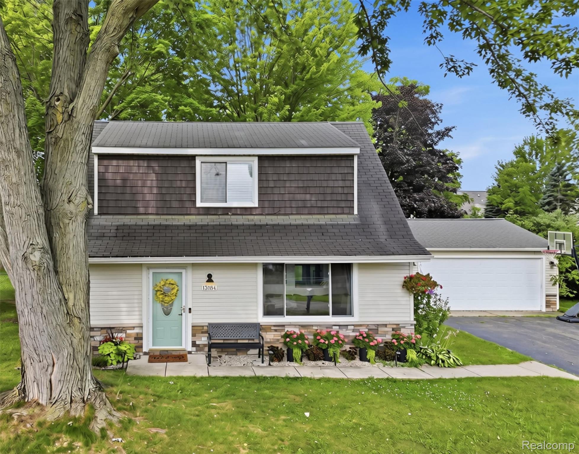 13084 Torrey Road Fenton, MI 48430 - Photo 1 of 28 Untitled design.jpg