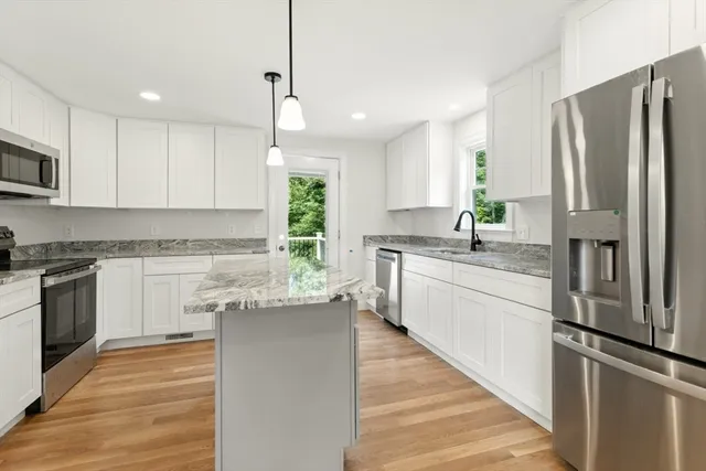 $1,150,000 | 5 Lee Road, North Reading, MA 01864