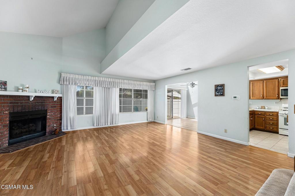 1806 Rory Lane, Unit 6 Simi Valley, CA 93063 - Photo 5 of 96 Gallery Image 5