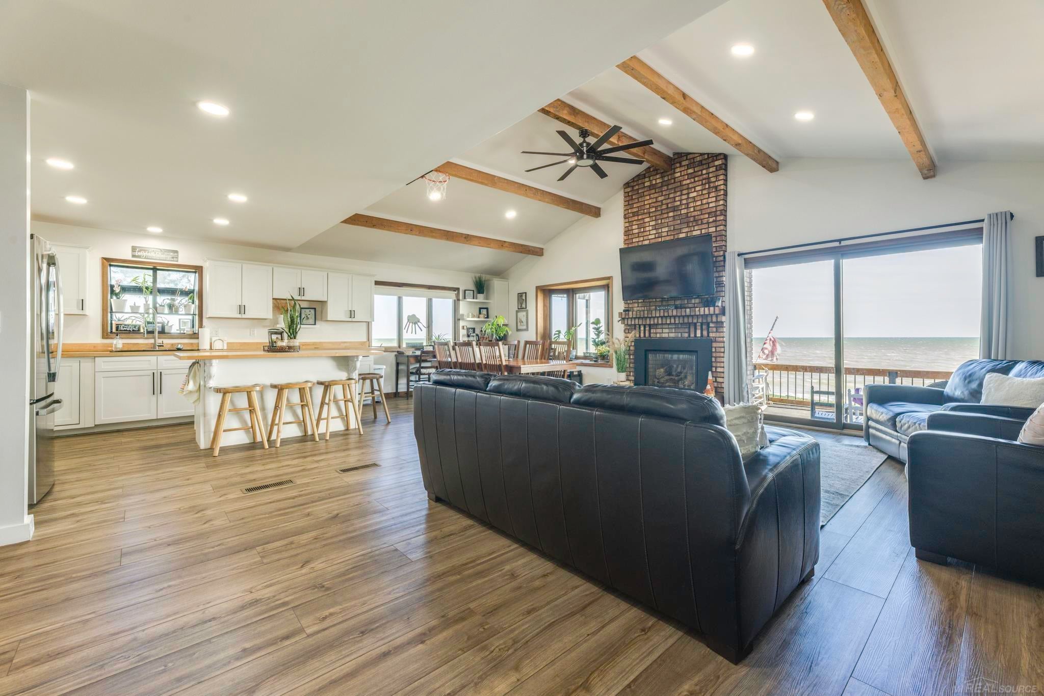 8915 Lakeshore Road Lexington, MI 48450 - Photo 8 of 89 Gallery Image 8