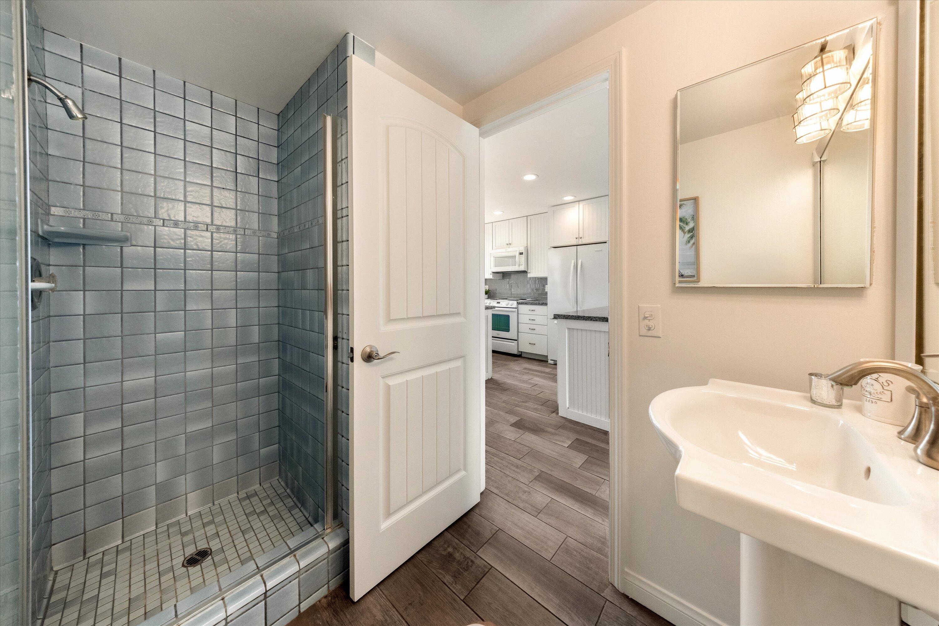 4700 Sandyland Road, Unit 54 Carpinteria, CA 93013 - Photo 6 of 26 Bathroom 1