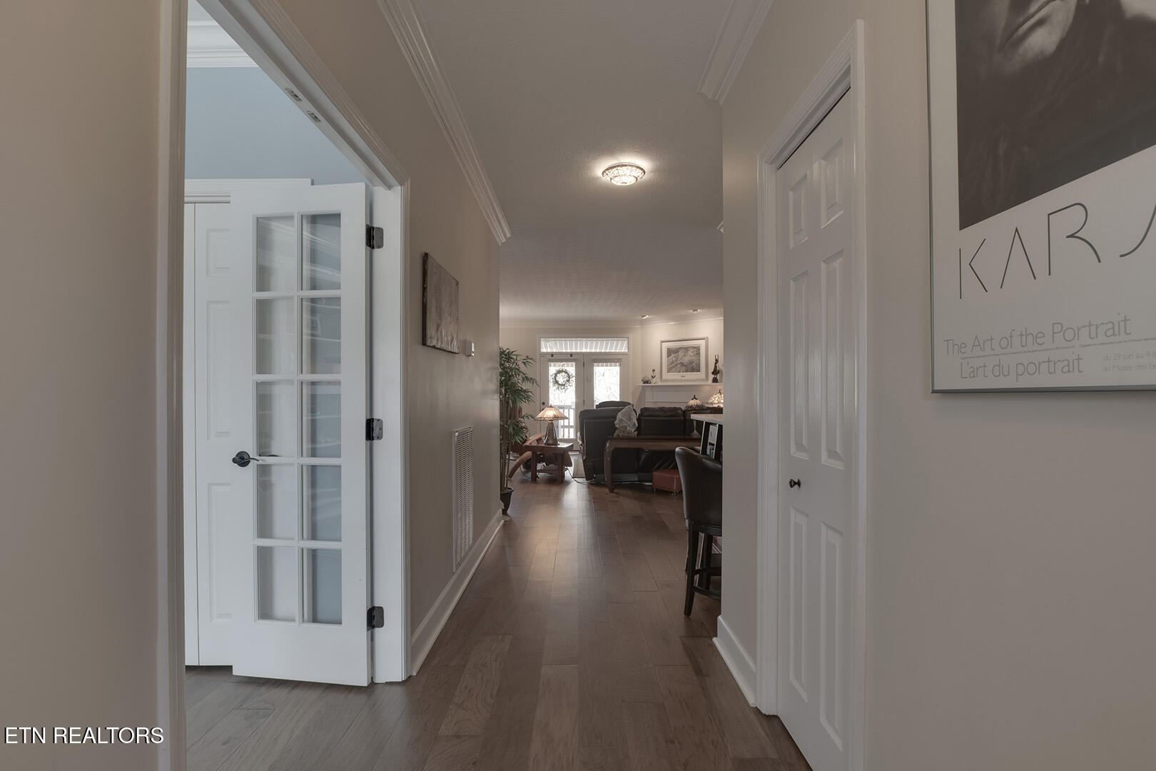 03_RiverviewDrive_13_EntryView