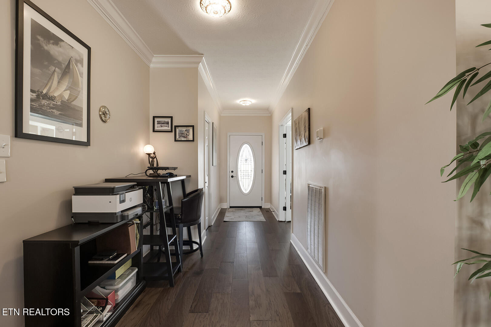 06_RiverviewDrive_13_EntryHall