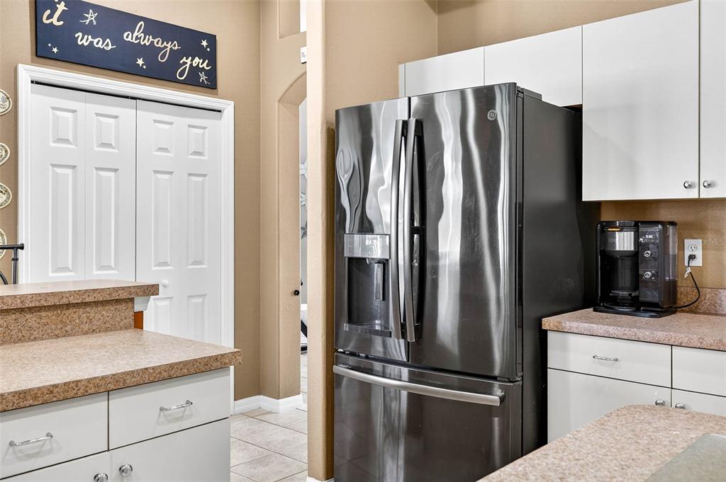 8518 West Knights Griffin Road Plant City, FL 33565 - Photo 18 of 74 a kitchen with stainless steel appliances a refrigerator sink and cabinets