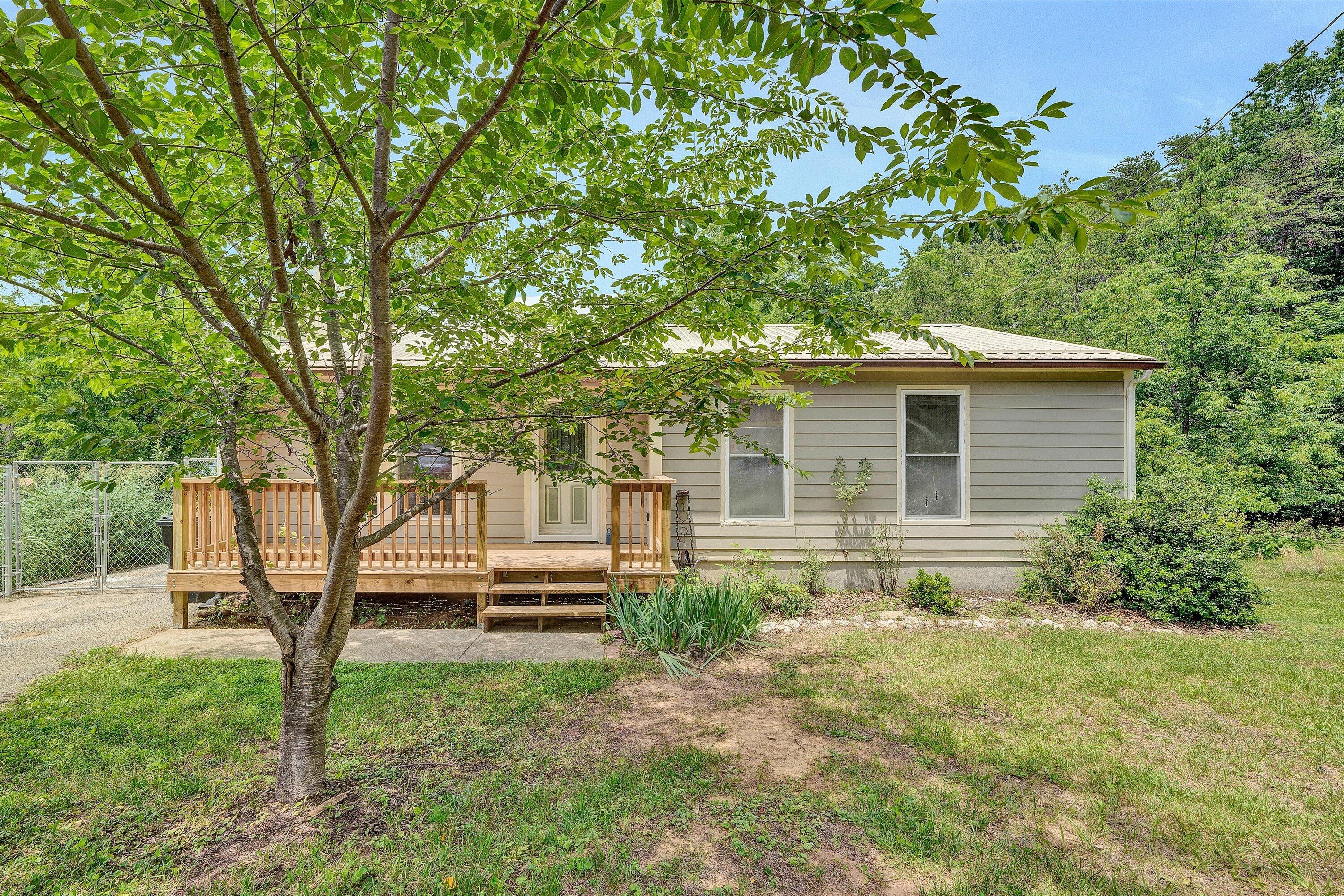 4064 Crawford Road Roanoke, VA 24018 - Photo 1 of 33 01-DSC00349