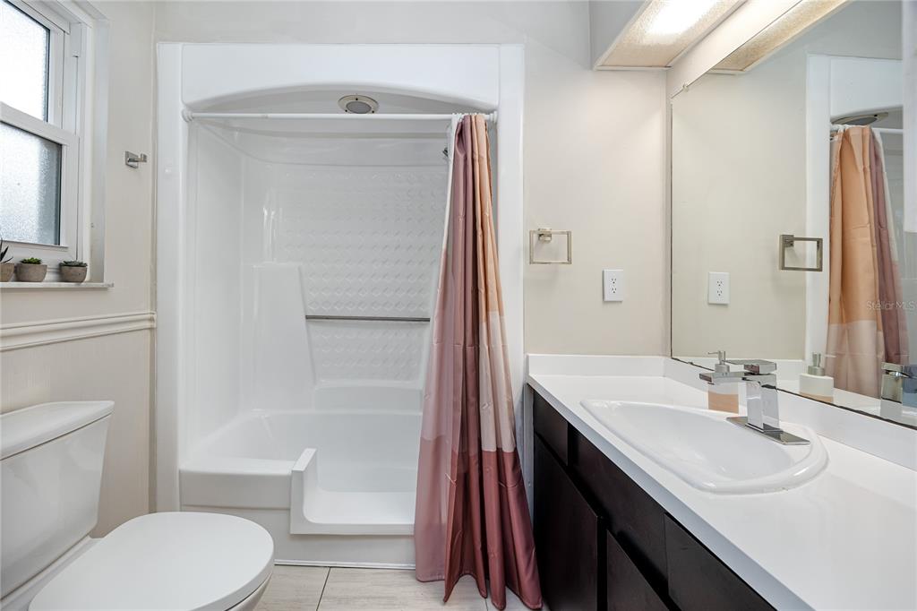 27 Summit Lane Safety Harbor, FL 34695 - Photo 21 of 48 a bathroom with a sink a toilet and shower