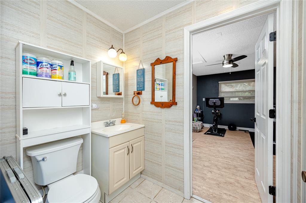 27 Summit Lane Safety Harbor, FL 34695 - Photo 33 of 48 a bathroom with a sink toilet vanity and tub