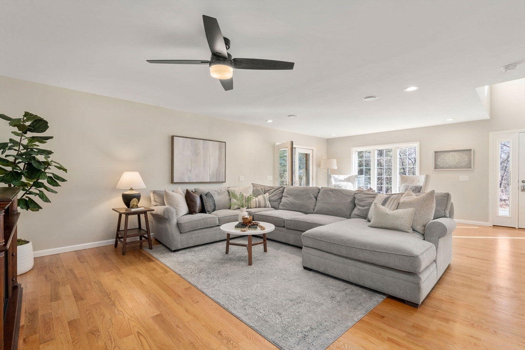 12 Silvermine Road Woburn, MA 01801 - Photo 6 of 36 a living room with furniture