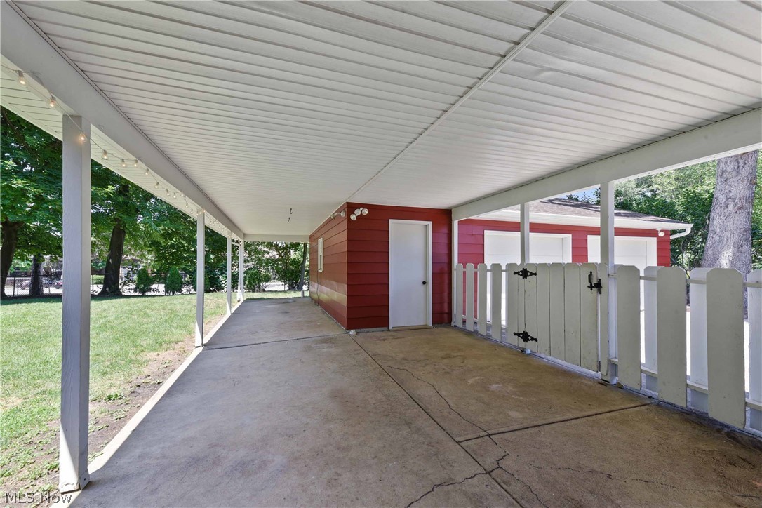 22806 Mastick Road Cleveland, OH 44126 - Photo 4 of 35