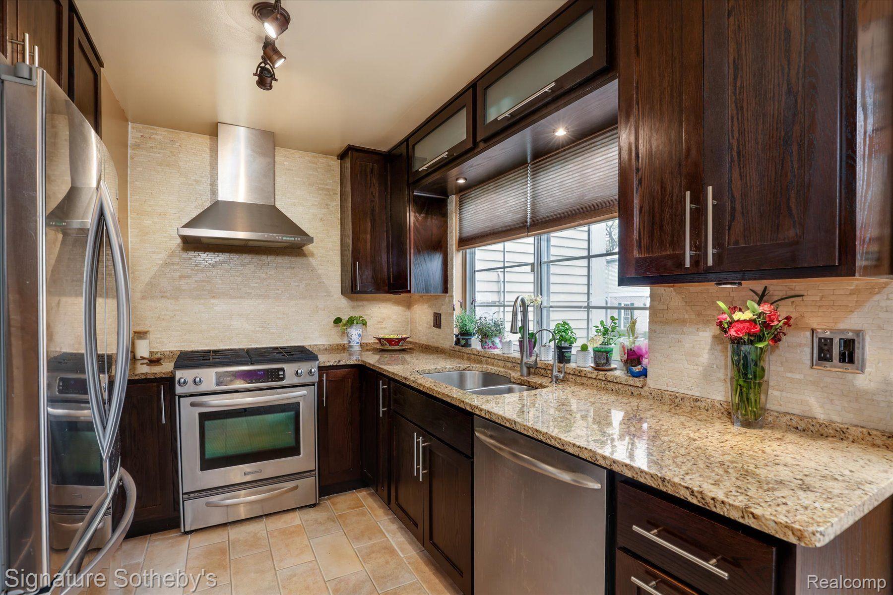 1495 Carriage Lane, Unit 19 Rochester, MI 48306 - Photo 9 of 35 Gallery Image 9