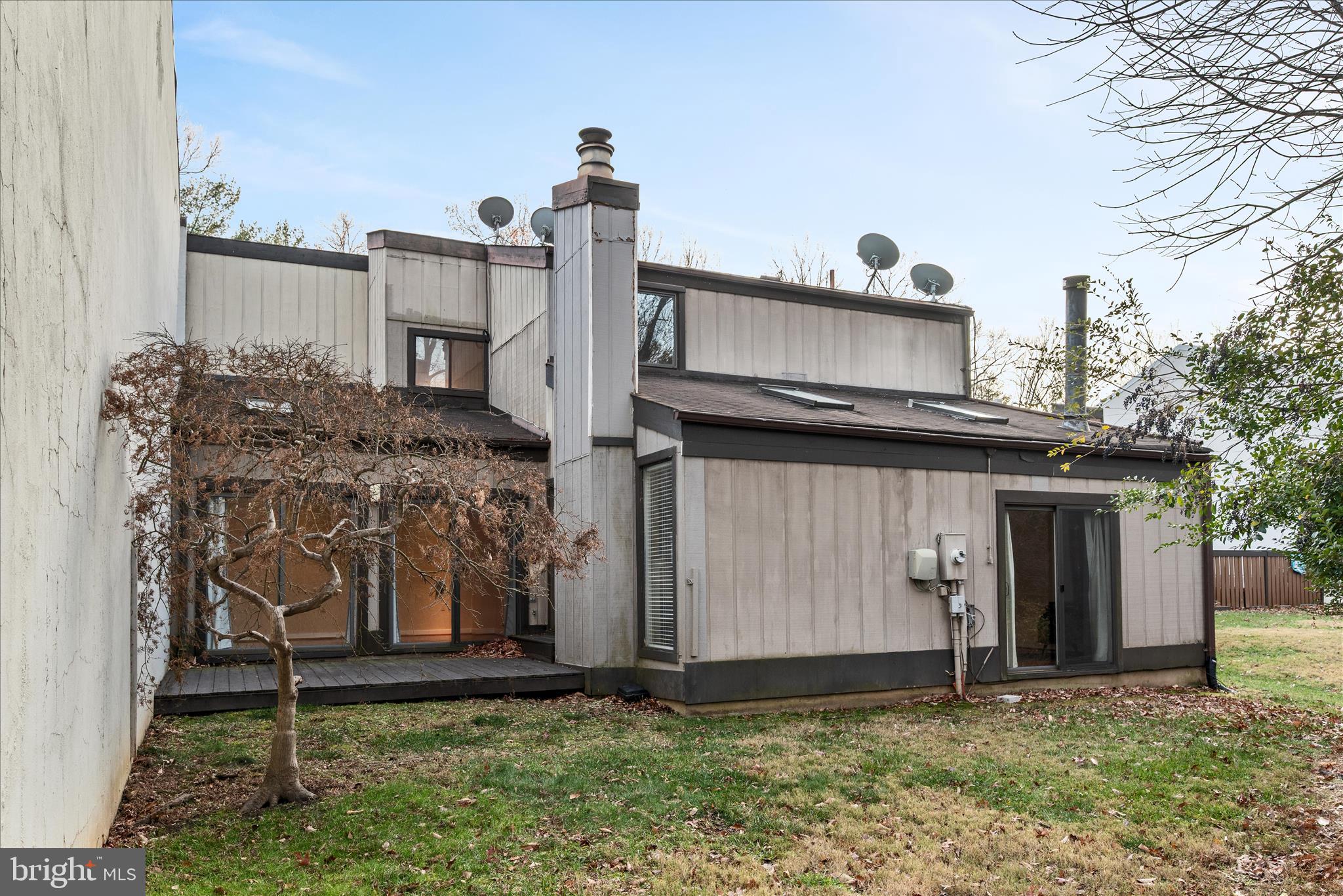 2337 Glade Bank Way Reston, VA 20191 - Photo 50 of 50 a front view of a house with garden