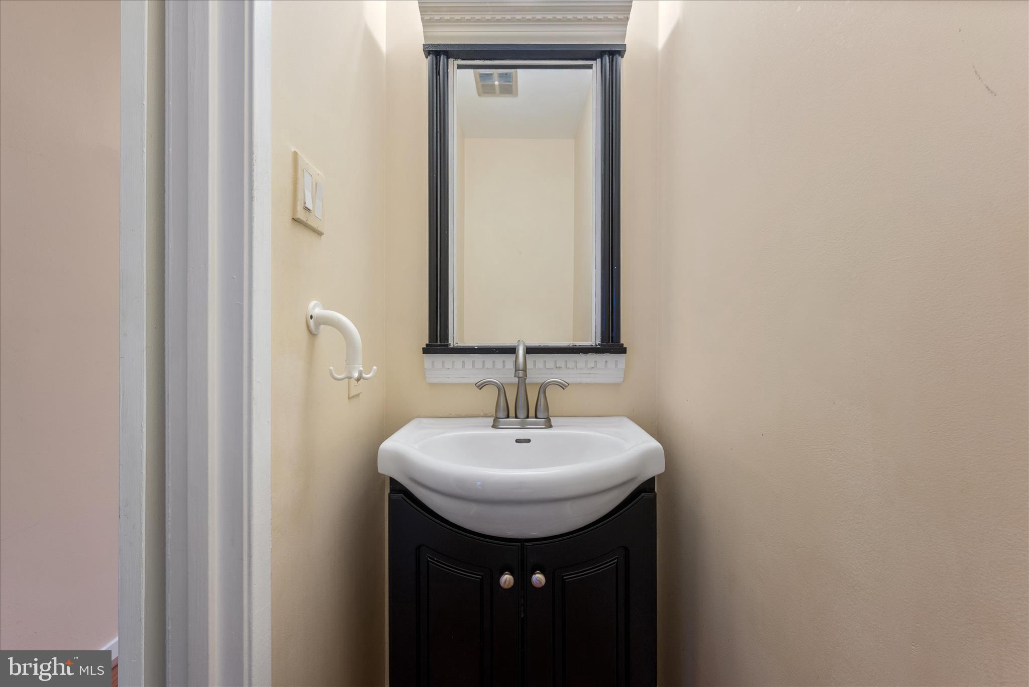 2337 Glade Bank Way Reston, VA 20191 - Photo 8 of 50 a bathroom with a sink and a mirror