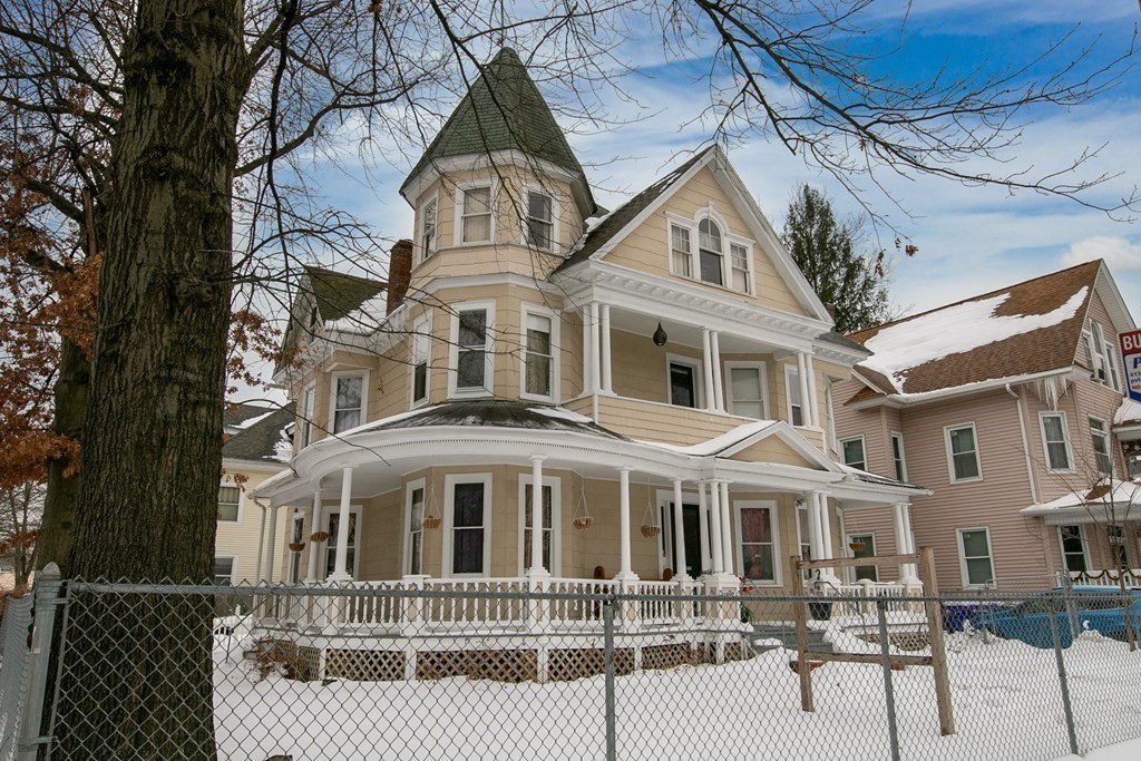 358 Dickinson Street Springfield, MA 01108 - Photo 3 of 22 Gallery Image 3