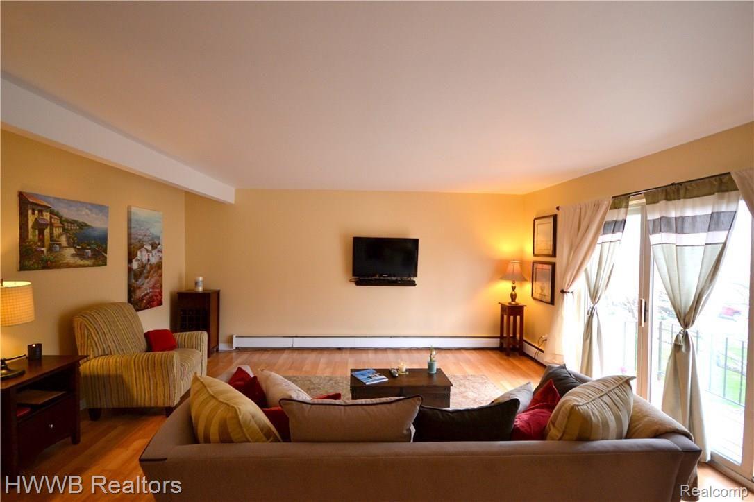 Living Room .jpg