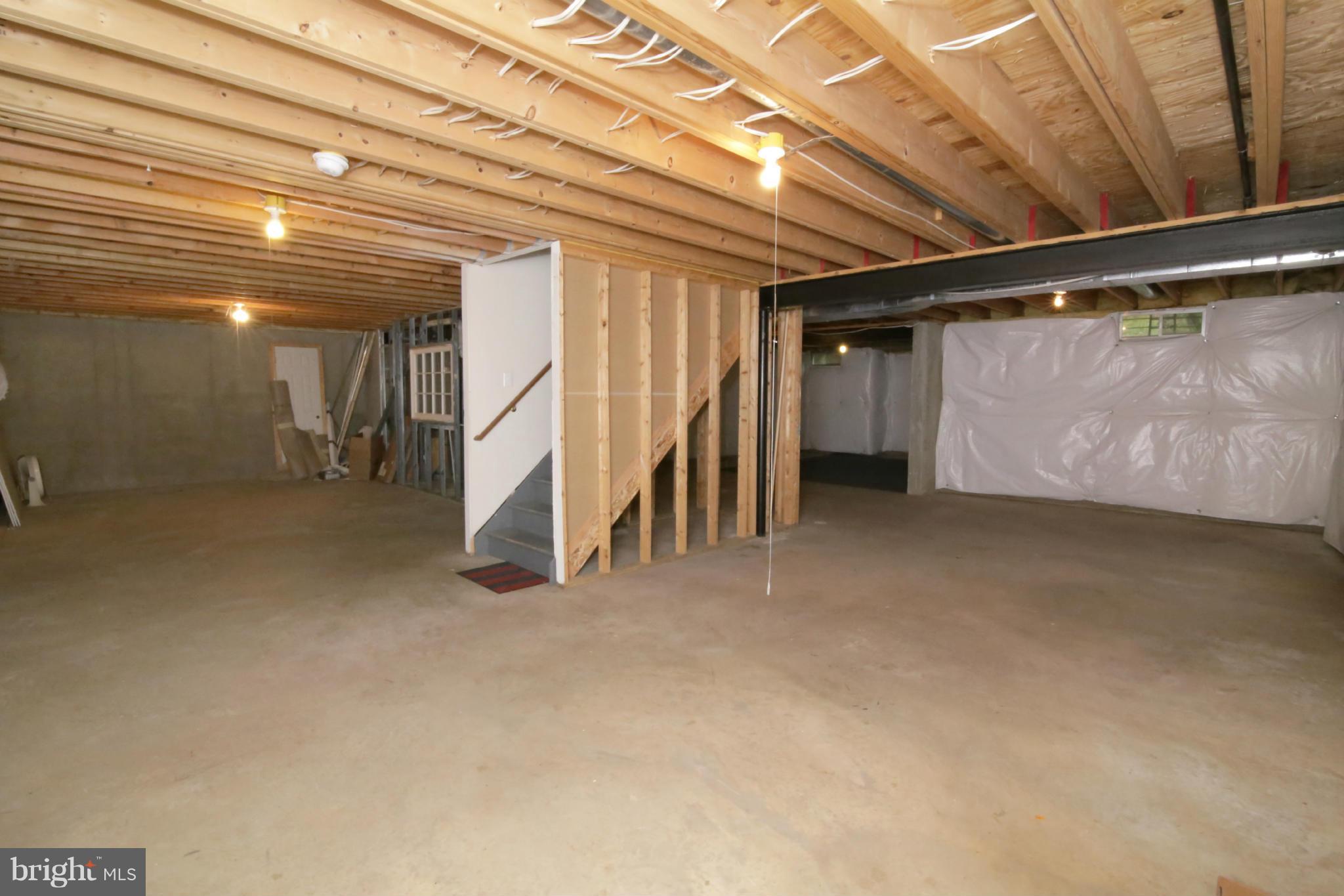 5483 Ashleigh Road Fairfax, VA 22030 - Photo 27 of 30 a view of an empty room