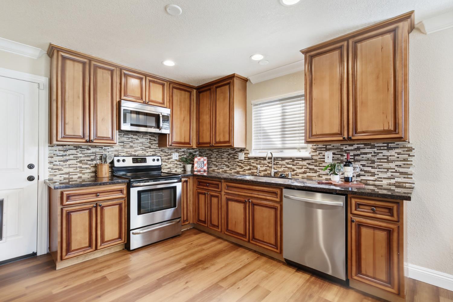 2247 Whistler Way Rancho Cordova, CA 95670 - Photo 9 of 32