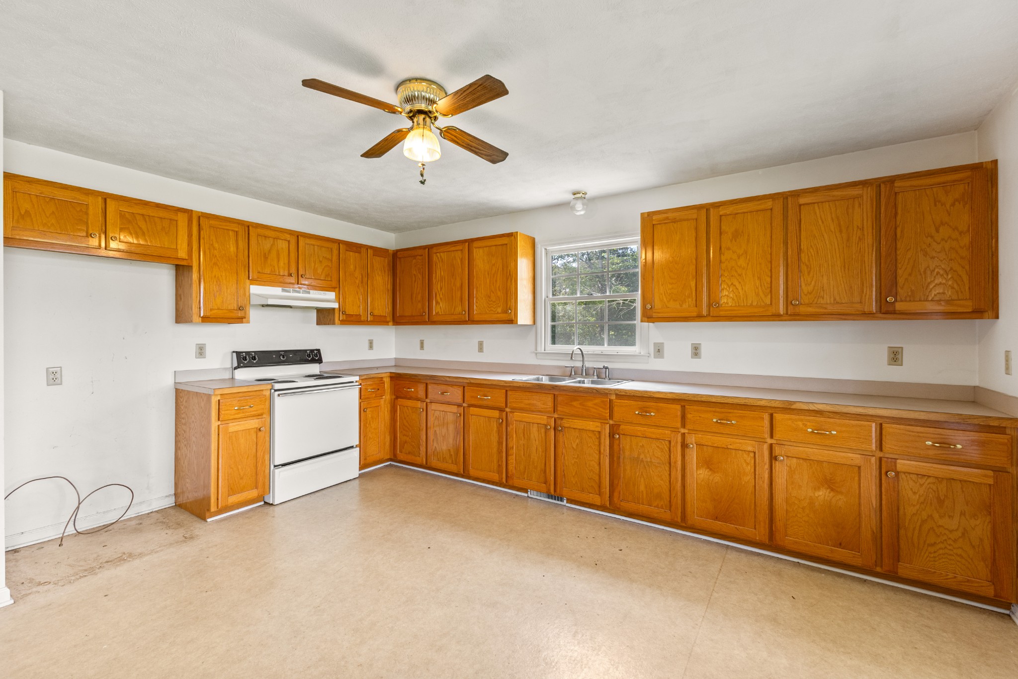 2016 Ridgecrest Circle Dickson, TN 37055 - Photo 13 of 32 Gallery Image 13