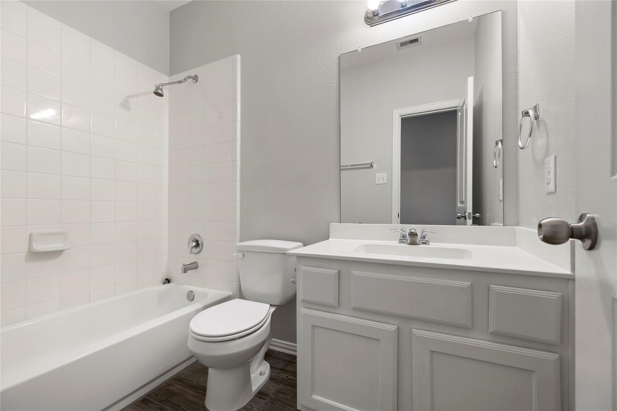 29507 Whitebrush Trace Drive Spring, TX 77386 - Photo 6 of 32 Secondary bathroom with vanity, mirror, and tub/shower combination.
