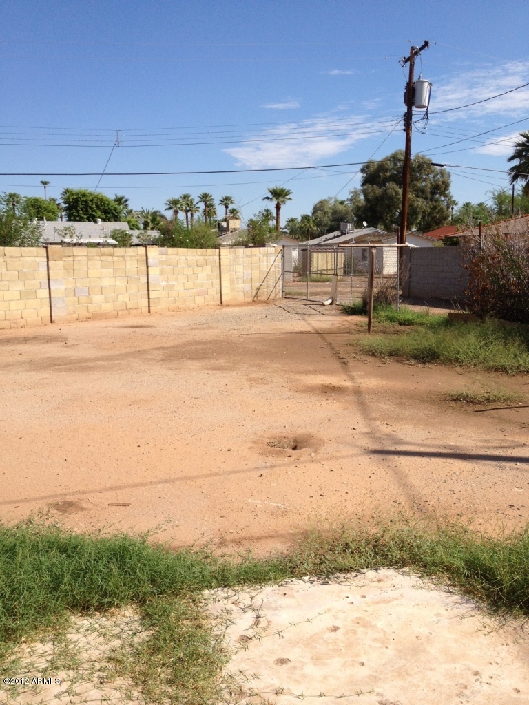 3027 North Randolph Road Phoenix, AZ 85014 - Photo 14 of 15 Backyard